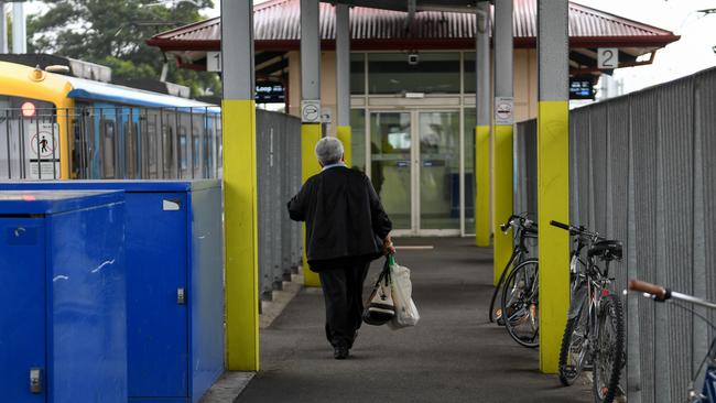 Leader spoke to commuters about disruptions on the Cranbourne line. Picture: Penny Stephens