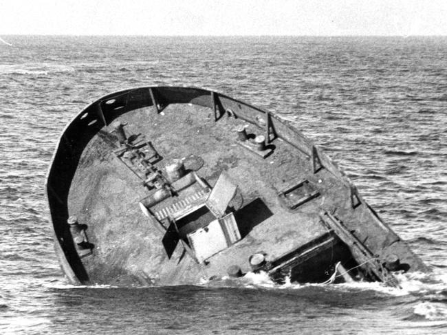 The barge Pyrmont II being scuttled off Narrabeen in July 1977. Photo Manly Daily