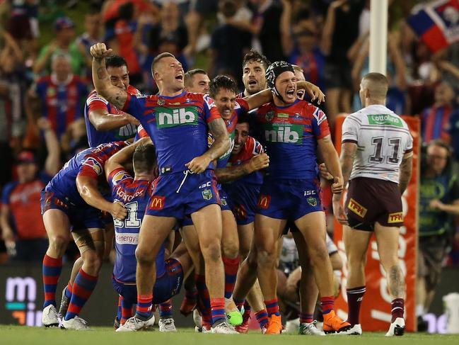 NEWCASTLE, AUSTRALIA - MARCH 09:  Knights players celebrate the win after Mitchell Pearce scores a field goal during the round one NRL match between the Newcastle Knights and the Manly Sea Eagles at McDonald Jones Stadium on March 9, 2018 in Newcastle, Australia.  (Photo by Ashley Feder/Getty Images)