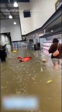 New Zealand supermarket floods as state of emergency declared  