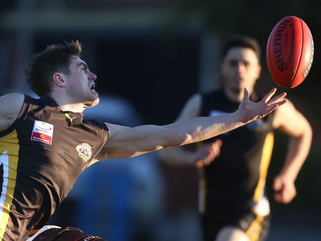 Liam Frazer takes possession of the ball. Picture: Stuart Milligan