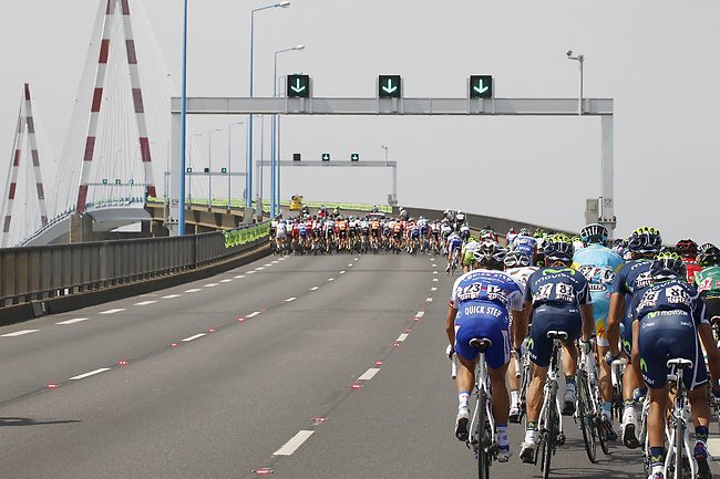 <p>The pack splinters as they tackle the third stage's Saint Nazaire bridge. Frenchman Mickale Delage picked up the sole king of the mountains point on offer at the top.</p>