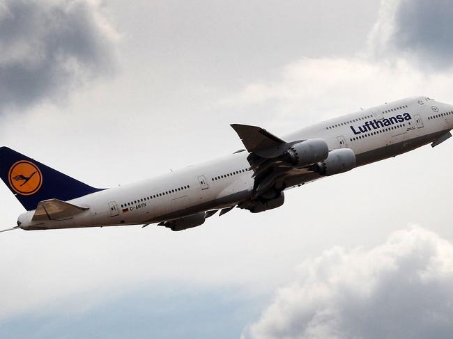 A Lufthansa Boeing 747 is pictured overhead at the airport in Frankfurt am Main, western Germany, on August 1, 2022. - Pilots at Lufthansa, Europe's biggest airline, have overwhelmingly backed a strike to press for higher pay, their union said on July 31, 2022. (Photo by Daniel ROLAND / AFP)