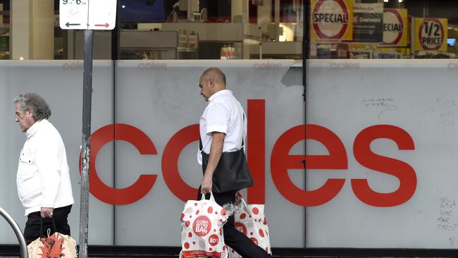 Coles has offered a round of advice to customers hoping to nab a bargain. Picture: NCA NewsWire / Andrew Henshaw