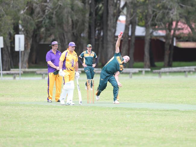 Palm Beach Currumbin (batting) vs. Helensvale in Community Div 1 Quinton Ryan. 25 November 2023 Palm Beach Picture by Richard Gosling