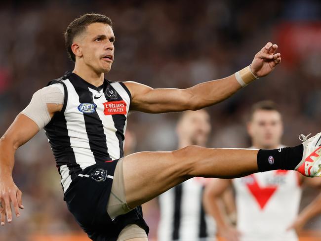 Ash Johnson kicks at goal. Picture: Dylan Burns/AFL Photos