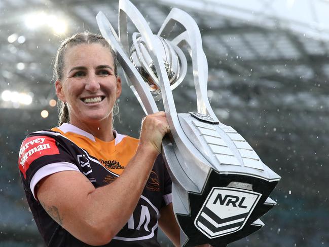 SYDNEY, AUSTRALIA - OCTOBER 25: Ali Brigginshaw of the Broncos holds aloft the Premiership trophy after winning the NRLW Grand Final match between the Brisbane Broncos and the Sydney Roosters at ANZ Stadium on October 25, 2020 in Sydney, Australia. (Photo by Cameron Spencer/Getty Images)