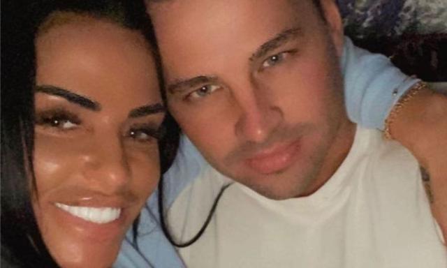 Katie Price Shocks Fans With Picture Of Real Teeth After Removing Veneers Kidspot