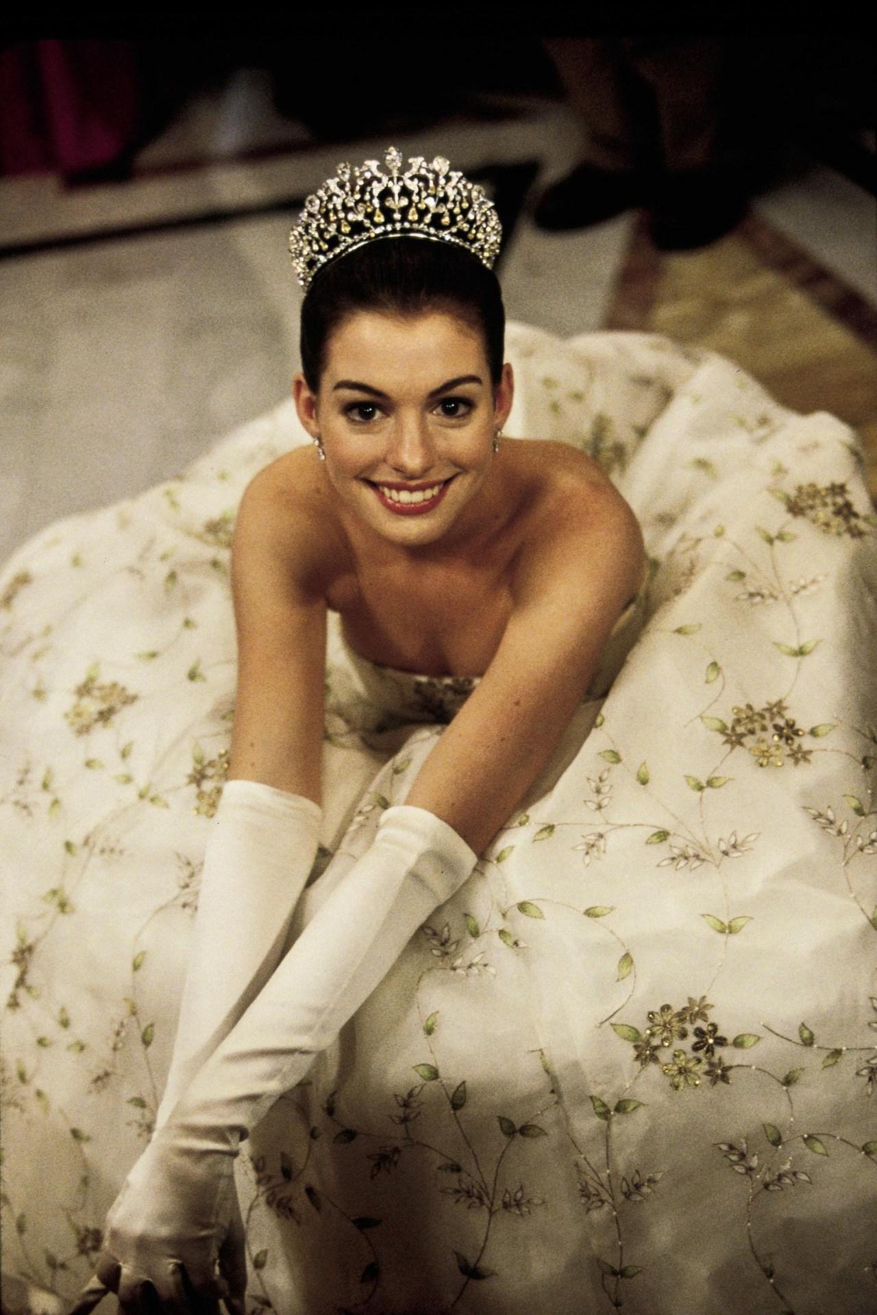 Tiaras At The Ready: Anne Hathaway Is Returning For Disney+'s 'The Princess  Diaries 3' - Vogue Australia