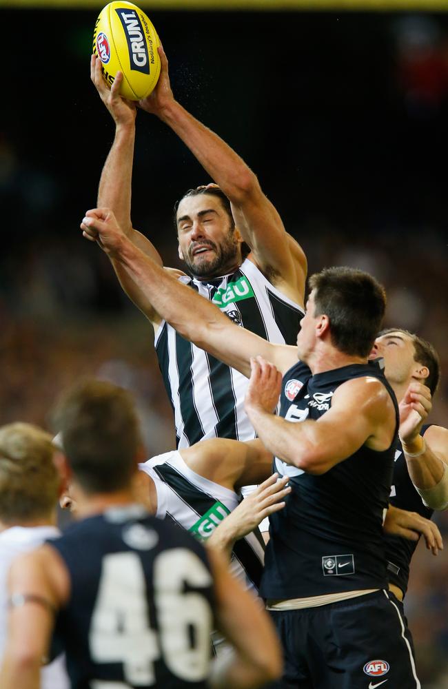 Brodie Grundy of the Magpies marks over Carlton counterpart Matthew Kreuzer on Friday. Picture: Darrian Traynor/Getty Images