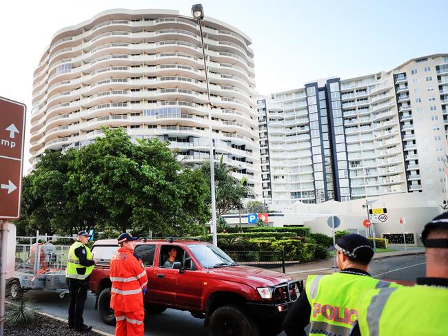 Queensland Police stop vehicles at the border in Coolangatta. Picture: Scott Powick.