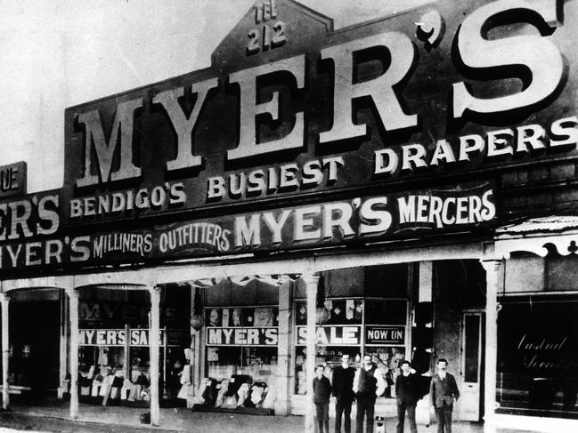 Sidney Myer (centre) outside the first Myer’s shop in Bendigo circa 1910.