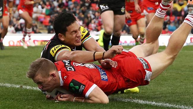 Matthew Dufty of the Dragons scores a try.