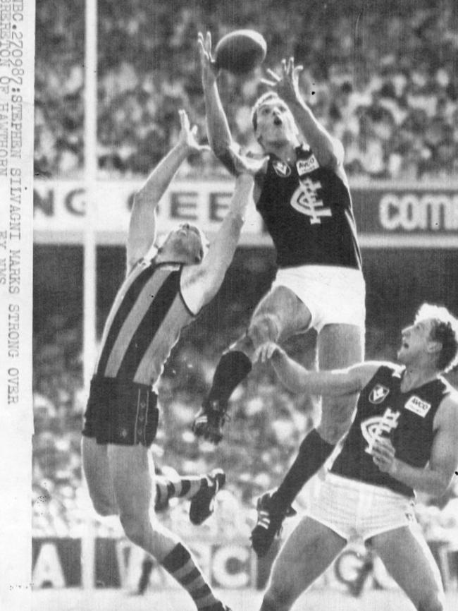 Stephen Silvagni marks over Dermott Brereton in 1987.