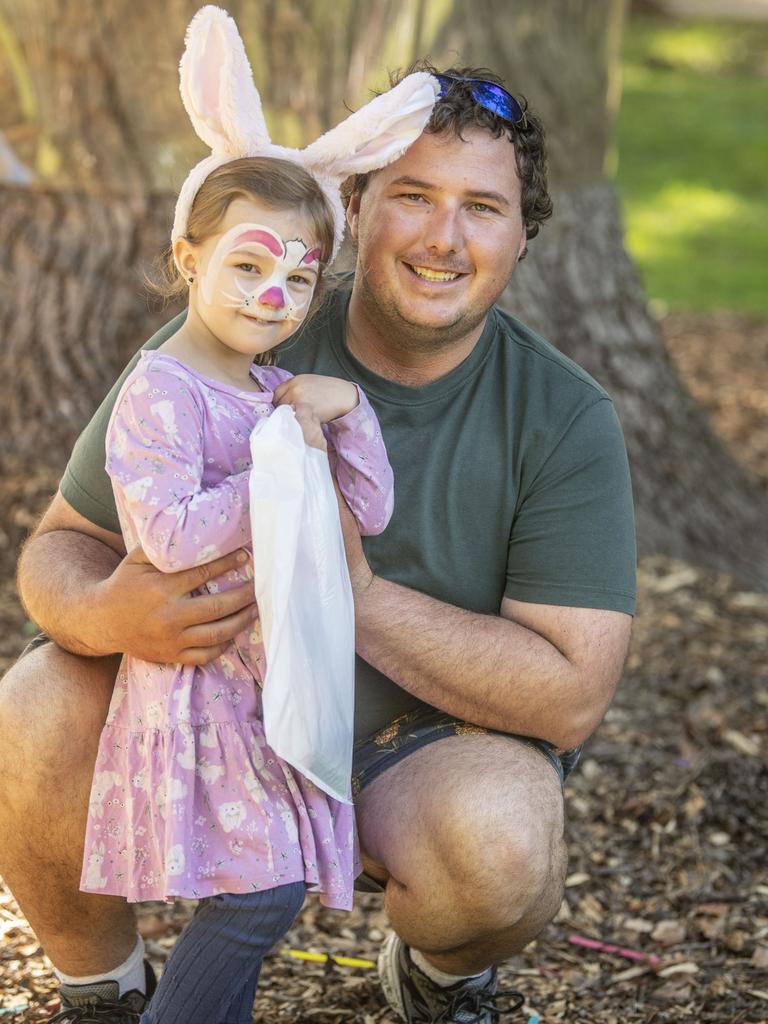 Zara and Jamie Wolens. RE/MAX Success Egg hunt in Queens Park. Sunday, April 2, 2023. Picture: Nev Madsen.