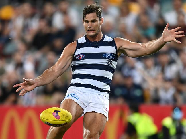 Tom Hawkins takes a kick. Picture: Quinn Rooney