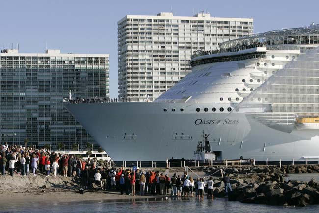 <p>Big arrival ... hundreds turned out to get their first glimpse of the mega ship the <em>Oasis of the Seas</em> / Reuters</p>