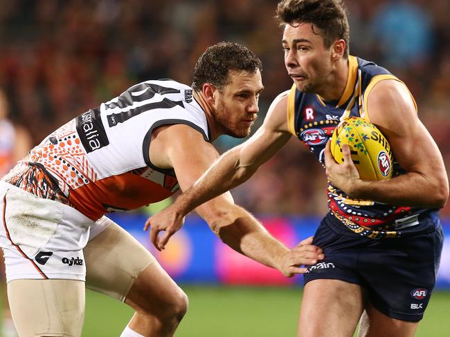 Rory Atkins escapes Shane Mumford. (Photo by Morne de Klerk/Getty Images)