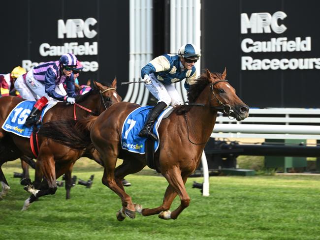 MELBOURNE, AUSTRALIA - FEBRUARY 22: Ethan Brown riding Jimmysstar defeats Craig Williams riding She's Bulletproof in Race 9, the Sportsbet Oakleigh Plate during Melbourne Racing at Caulfield Racecourse on February 22, 2025 in Melbourne, Australia. (Photo by Vince Caligiuri/Getty Images)