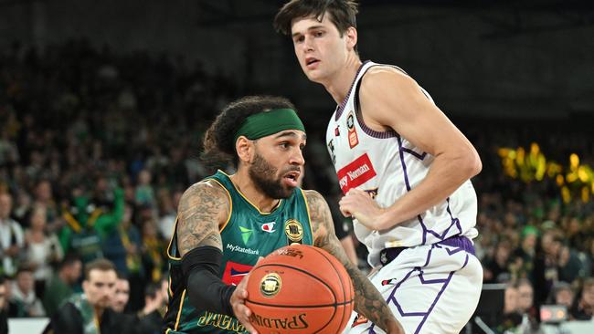 LAUNCESTON, AUSTRALIA - OCTOBER 18: Jordon Crawford of the Jackjumpers drives to the basket during the round five NBL match between Tasmania Jackjumpers and Sydney Kings at Silverdome, on October 18, 2024, in Launceston, Australia. (Photo by Steve Bell/Getty Images)