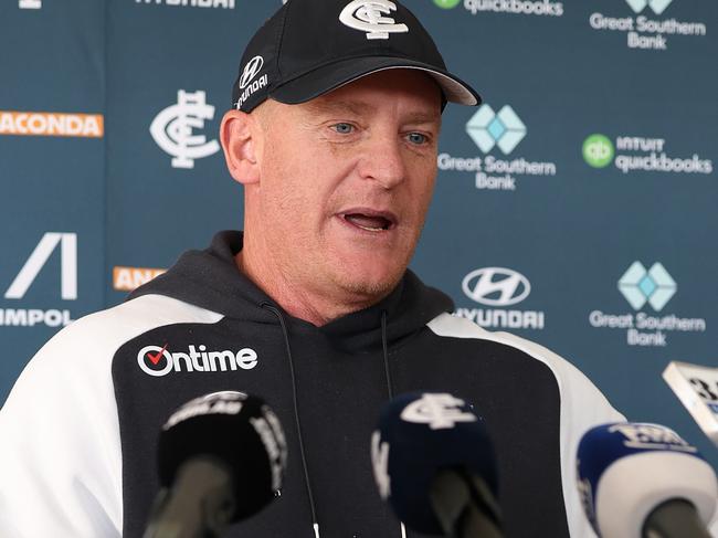 MELBOURNE, AUSTRALIA - MARCH 19: Blues coach Michael Voss speaks to the media during Carlton Blues AFL training session at Ikon Park on March 19, 2025 in Melbourne, Australia. (Photo by Robert Cianflone/Getty Images)