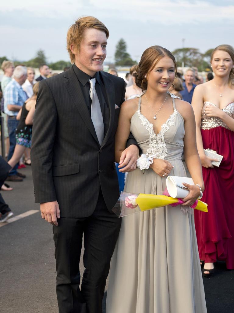 Toowoomba School Formal Photos: St Saviour’s Class Of 2014 