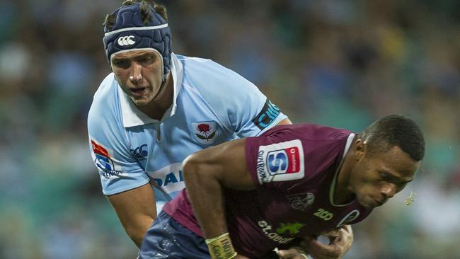 Filipo Daugunu of the Reds and Rob Simmons of the Waratahs contest the ball during the Round 9 Super Rugby match between the NSW Waratahs and the Queensland Reds at the SCG in Sydney, Saturday, April 14, 2018. (AAP Image/Craig Golding) NO ARCHIVING, EDITORIAL USE ONLY