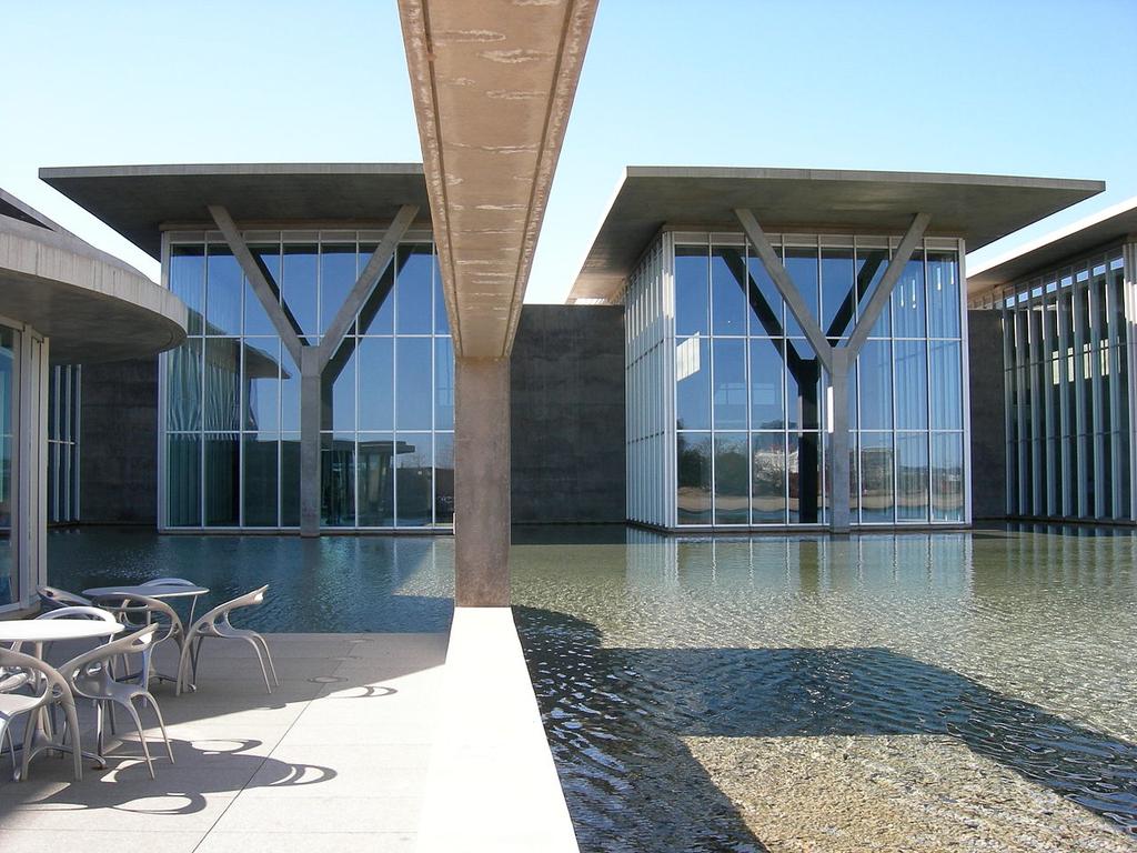 Modern Art Museum of Forth Worth. Fort Worth, Texas. This building was designed by Japanese architect Tadao Ando. Photo: Joel Mabel. License details: http://trib.al/icMlukY