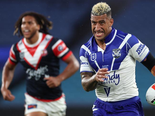 SYDNEY, AUSTRALIA - APRIL 05:  Viliame Kikau of the Bulldogs makes a break during the round five NRL match between Canterbury Bulldogs and Sydney Roosters at Accor Stadium on April 05, 2024, in Sydney, Australia. (Photo by Cameron Spencer/Getty Images)