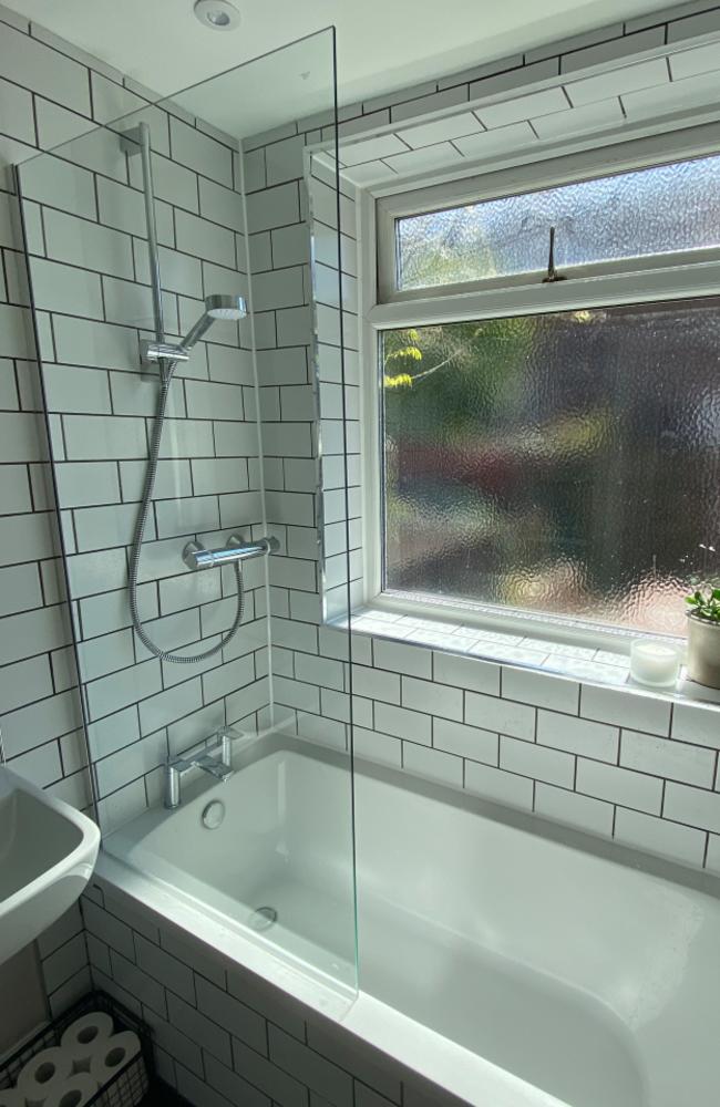 Neighbour Mortified After Receiving ‘embarrassing’ Note About Shower