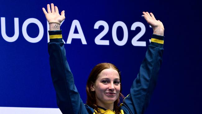 TOPSHOT - Gold medallist Australia's Mollie O'Callaghan poses during the medals ceremony for the women's 100m freestyle swimming event during the World Aquatics Championships in Fukuoka on July 28, 2023. (Photo by Yuichi YAMAZAKI / AFP)
