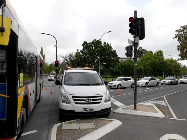 A bus broken down on the intersection of Greenhill Road and War Memorial Drive causing a traffic issue during peak hour. Picture: Tricia Watkinson.