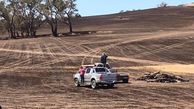 While former Oakbank Racing Club chairman John Glatz remains in hospital his friends have rallied to help the family at his Woodside home and property destroyed by the Cudlee Creek fire.