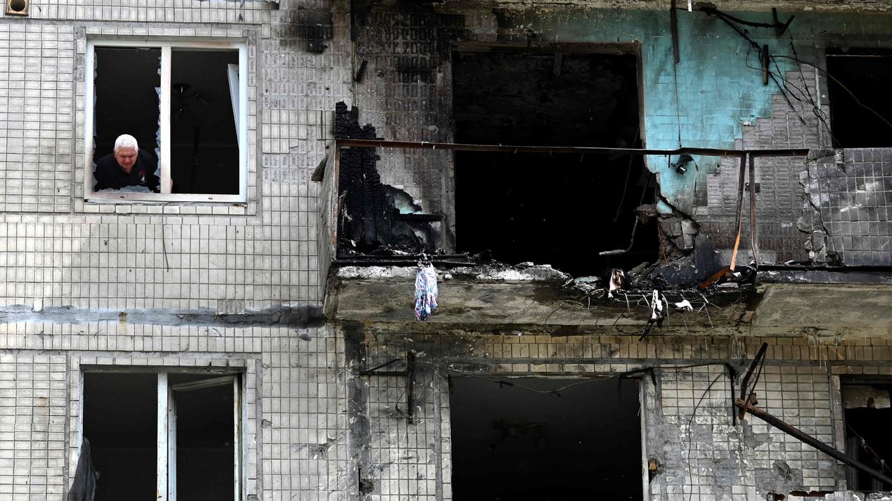 Russia strikes Kyiv amid POWs exchange