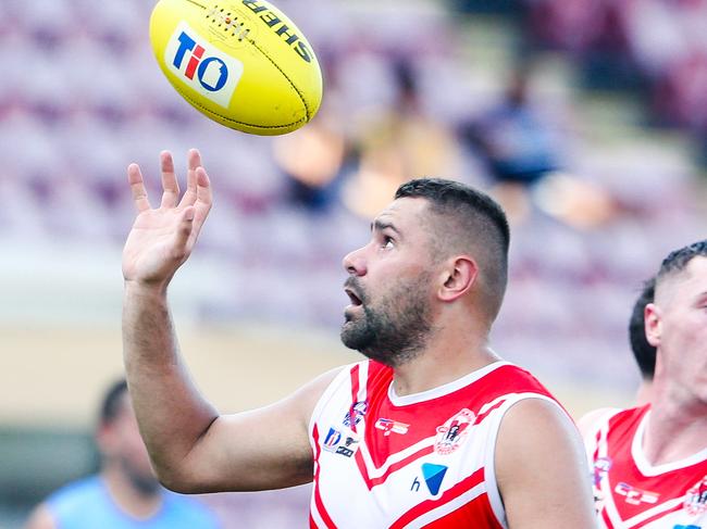 Arnold Kirby enjoyed another strong game for Waratah against Darwin Buffaloes in Round 2 of the 2022-23 NTFL. Picture Glenn Campbell