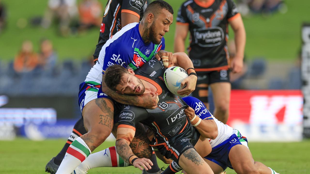 Oliver Gildart is wrapped up by the Warriors’ defence. Picture: Mark Evans/Getty Images