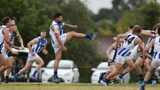 EFL: Brodie Harrison puts Ferntree Gully on the attack. Picture: Stuart Milligan