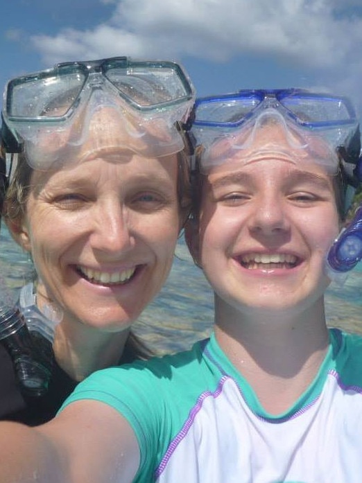 Jessica Richards (R) with her mother Julie Richards.