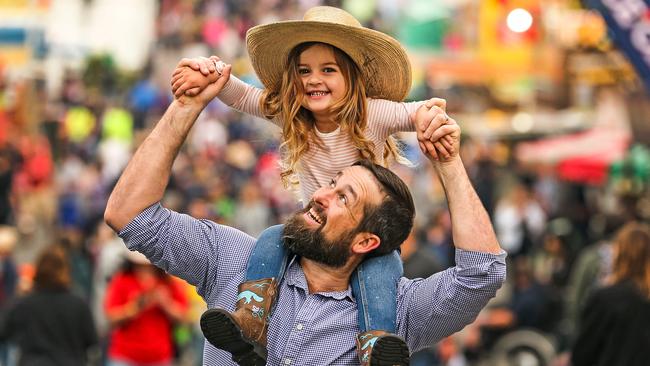 Matt Noller of Clifton with daughter, Everly, 3, on day 1 of the 2022 Ekka. Picture: Zak Simmonds