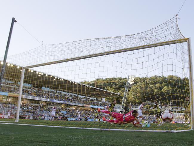 Goal Keeper Ben Kennedy of the Central Coast Mariners misses as Isaias of Adelaide United scores to put Adelaide United up 1-0 at half-time during the Round 23 A-League match between the Central Coast Mariners and Adelaide United at Central Coast Stadium, Gosford, Sunday, March 31, 2019. (AAP Image/Paul Barkley) NO ARCHIVING, EDITORIAL USE ONLY