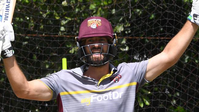 Joe Burns is seen during the Queensland Bulls training session at Alan Border field in Brisbane, Tuesday, March 20, 2018. (AAP Image/Dave Hunt) NO ARCHIVING