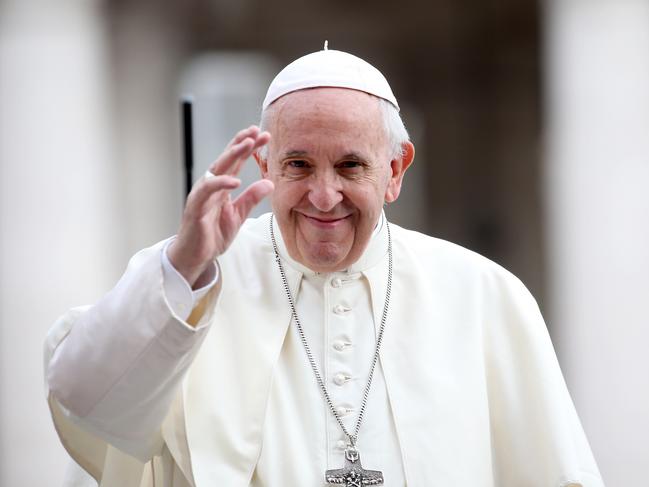 VATICAN CITY, VATICAN - SEPTEMBER 19:  Pope Francis waves to the faithful as he arrives in St. Peter's square for his weekly audience on September 19, 2018 in Vatican City, Vatican. During his weekly general audience on Wednesday, Pope Francis continued his series on the Ten Commandments. He dedicated his catechesis of September 19 to the fourth commandment: Honour your father and your mother.  (Photo by Franco Origlia/Getty Images)