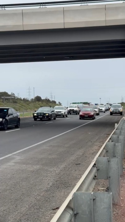 Geelong Ring Road closed after truck crash