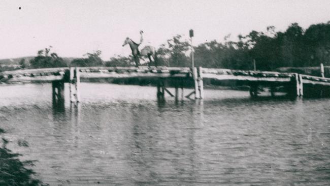 A timber bridge over Middle Creek. Courtesy Dee Why Library