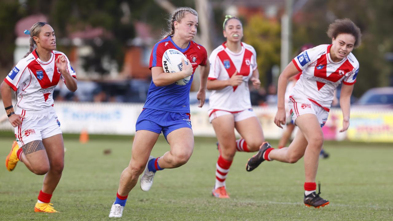 Newcastle’s Jules Kirkpatrick breaking away for a second-half try against St George.Picture: Richard Dobson