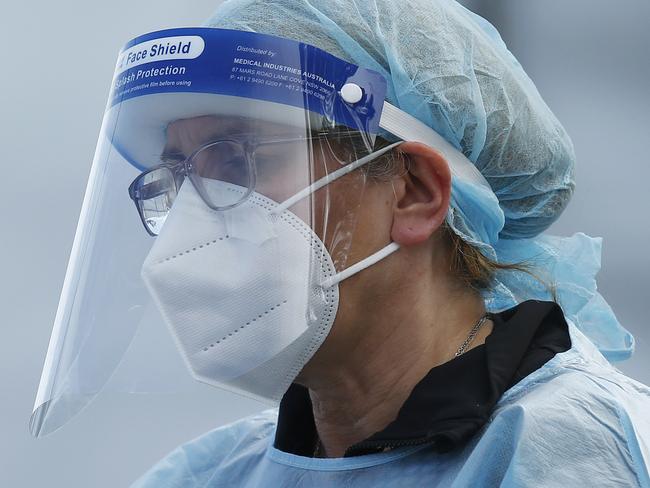 MELBOURNE, AUSTRALIA - NewsWire Photos SEPTEMBER 18, 2020:   Health workers are seen in full PPE at a pop-up COVID19 test site in Clyde, Melbourne, Victoria. Picture: NCA NewsWire / Daniel Pockett