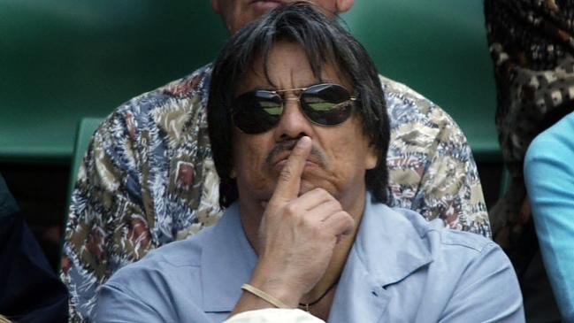 Gil Reyes watches Andre Agassi at the 2004 Australian Open.