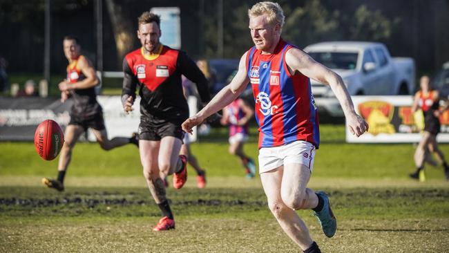 SFNL: Springvale Districts’ Stefan Feehan is first to the ball. Picture: Valeriu Campan