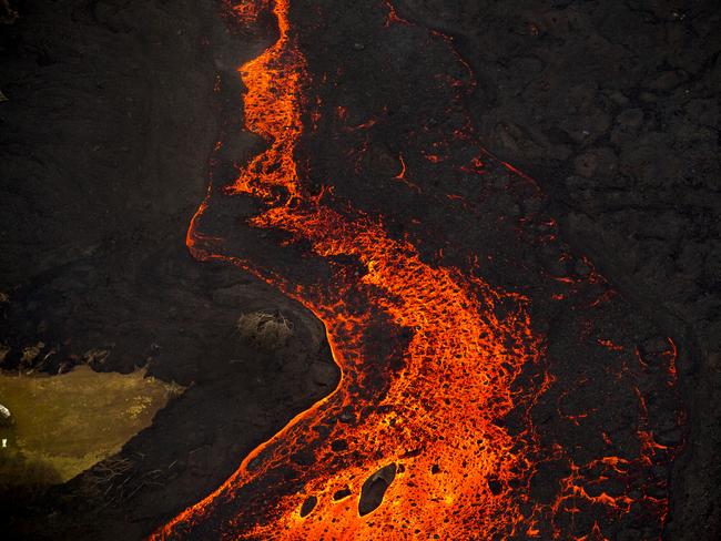 Hawaiian volcano Kilauea spews lava high into air in majestic fountain  display