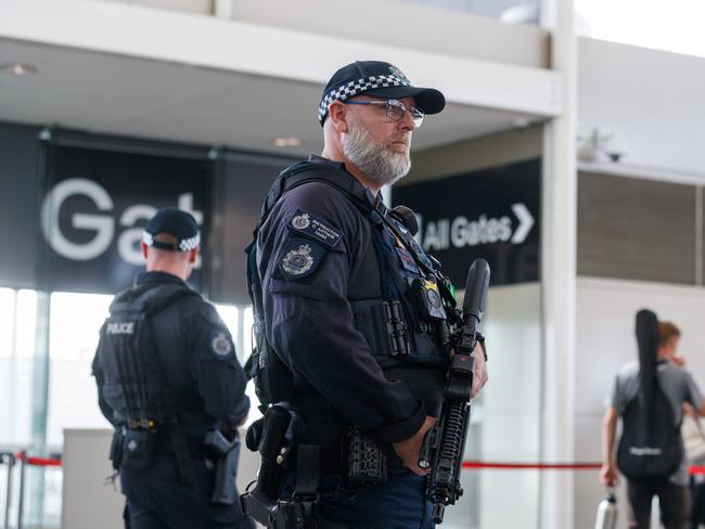 SYDNEY, AUSTRALIA - NewsWire Photos DECEMBER 6, 2022: Australian Federal Police (AFP) addressed the media at Sydney Airport today to remind passengers about good behaviour in the airport and planes as the busy holiday season approaches. General photos of AFP officers in the airport. Picture: NCA NewsWire / David Swift